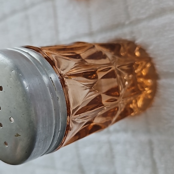 Pink Depression Glass Salt and Pepper Shakers in Windsor Pattern - Picture 5 of 7